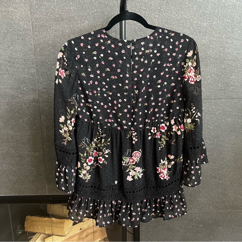Anthropologie Maeve Steffy Bell Sleeve Black Floral Top Size XS - Picture 10 of 13